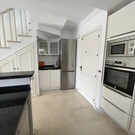 - Playa - 2 En Urbanizacion Cerca Del Mar Alb4 * Estepona